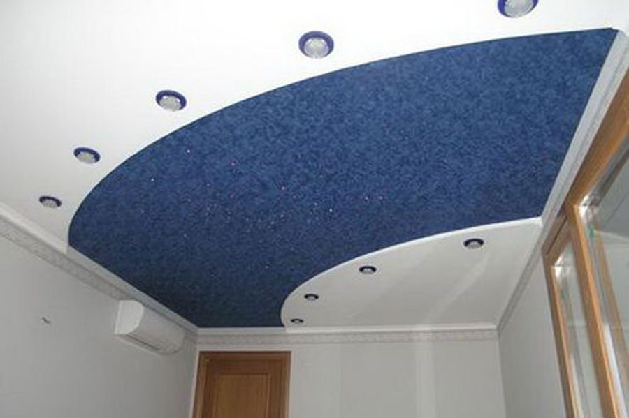 Teksturowany sufit napinany w korytarzu S = 4,2 m2