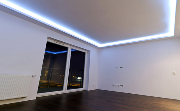 Matowy sufit napinany w salonie S = 12,8 m2