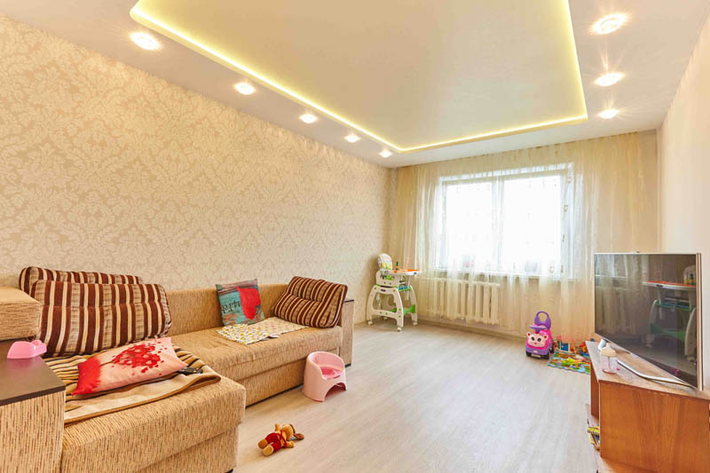 SUFITY NAPINANE W POKOJU DZIENNYM SUFITY NAPINANE W POKOJU DZIENNYM