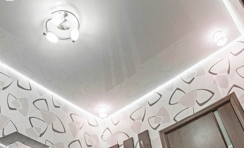 SUFITY NAPINANE W PRZEDPOKOJU SUFITY NAPINANE W PRZEDPOKOJU